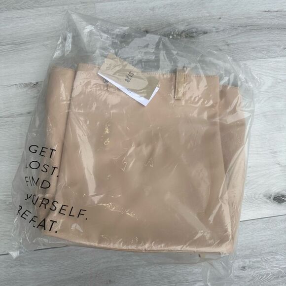 BEIS TRAVEL The Commuter Tote
in Beige NWT in packaging - Picture 6 of 9